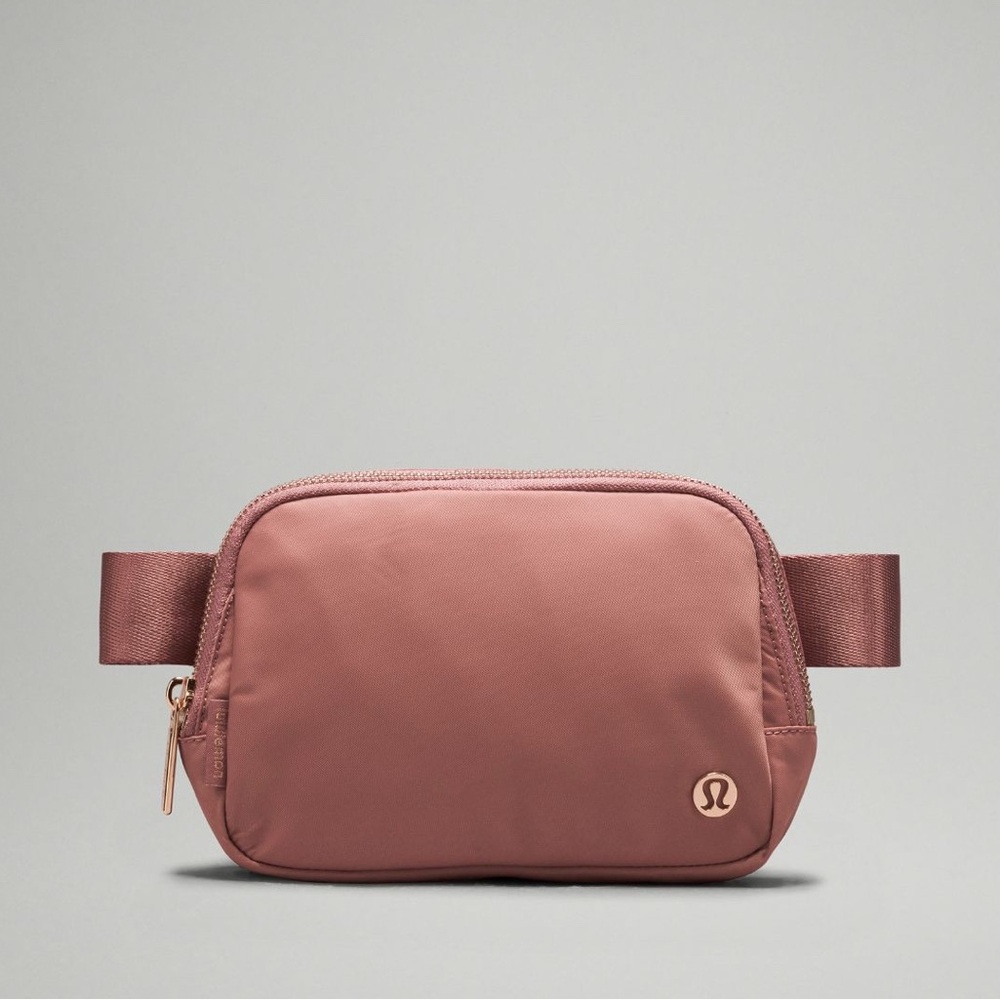 NEW LULULEMON EVERYWHERE BELT BAG 
COLOR SPICED CHAI/ ROSE GOLD